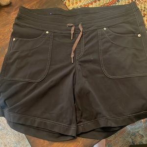 Women’s Kuhl shorts